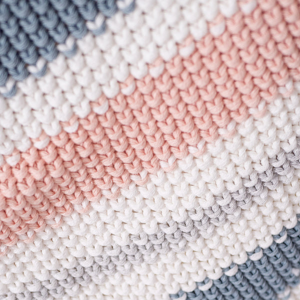 Pläd / Filt - Stickad Rand Pastell Fabric Close-up Image